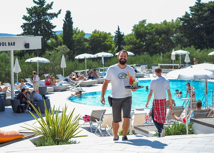 Ξενοδοχείο Pharos Hvar Bayhill 4*