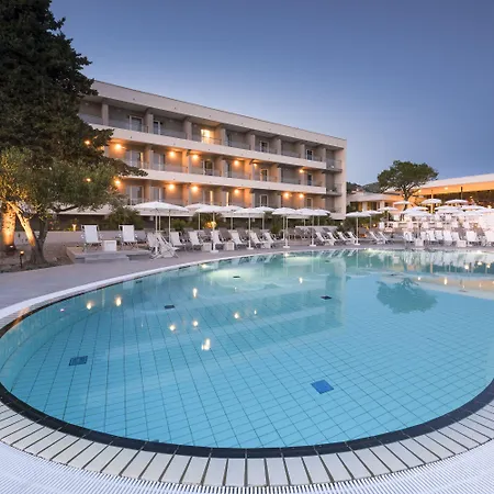 Готель Pharos Hvar Bayhill 4*