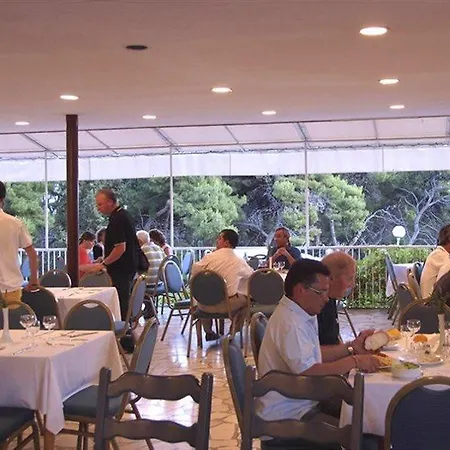 Szálloda Pharos Hvar Bayhill
